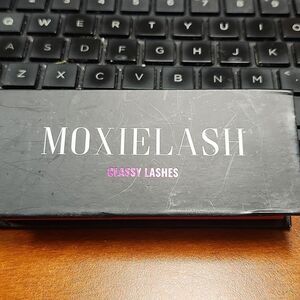 MoxieLash CLASSY LASHES - NEW